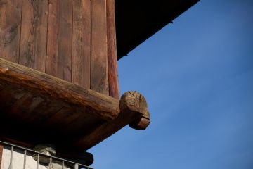 Un particolare di una delle case fatte da Ivo
